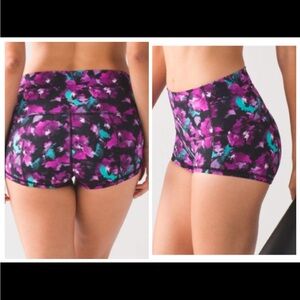 Lululemon Wunder Short 2" Full-On Luxtreme Mini Midnight BloomBlack Deep Fuschia